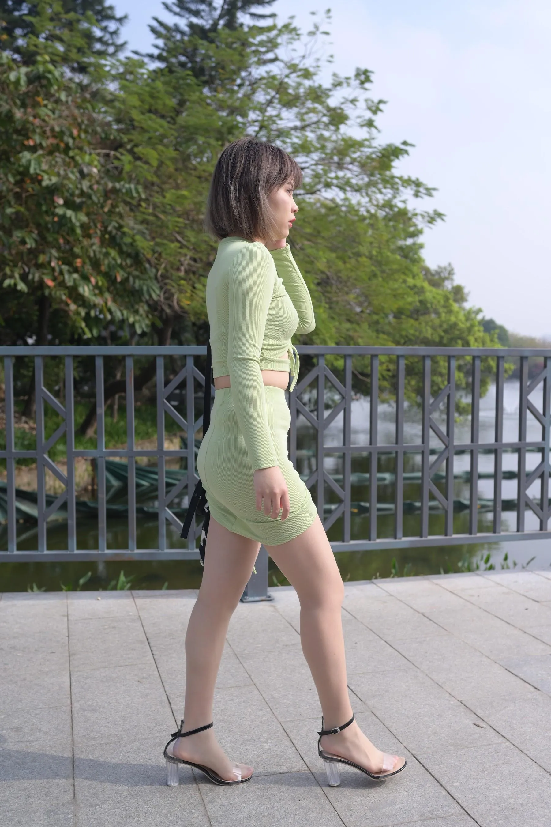[魔镜街拍] NO.083 SM_0007程生街拍 微胖的美女肉丝袜美脚特写太性感 [413P]插图9